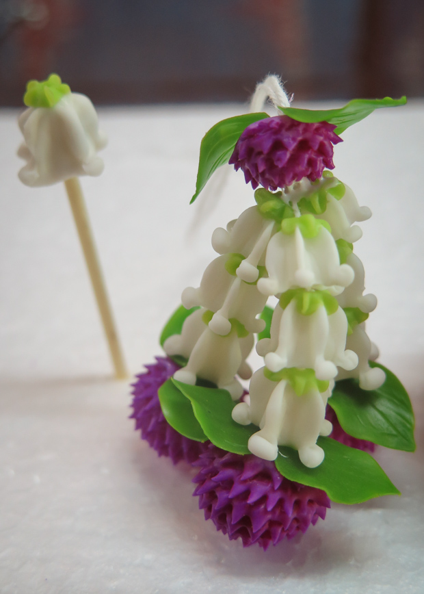 How to make a Thai flower garland