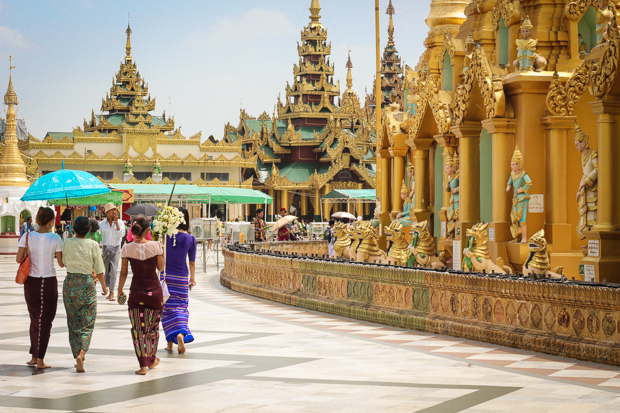 Visiting the Shwedagon Pagoda