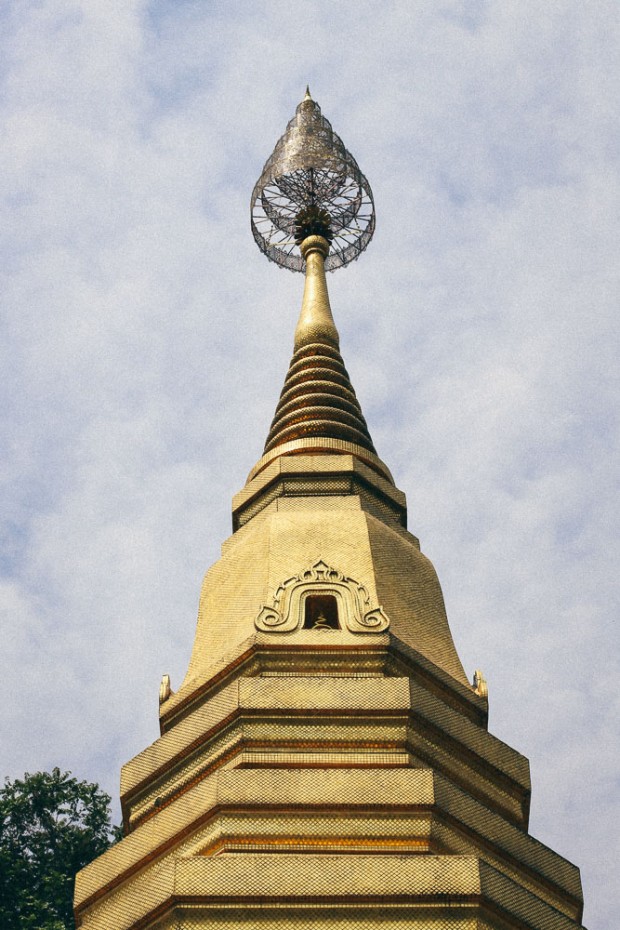 Wat Tha Pha Plong Golden Chedi